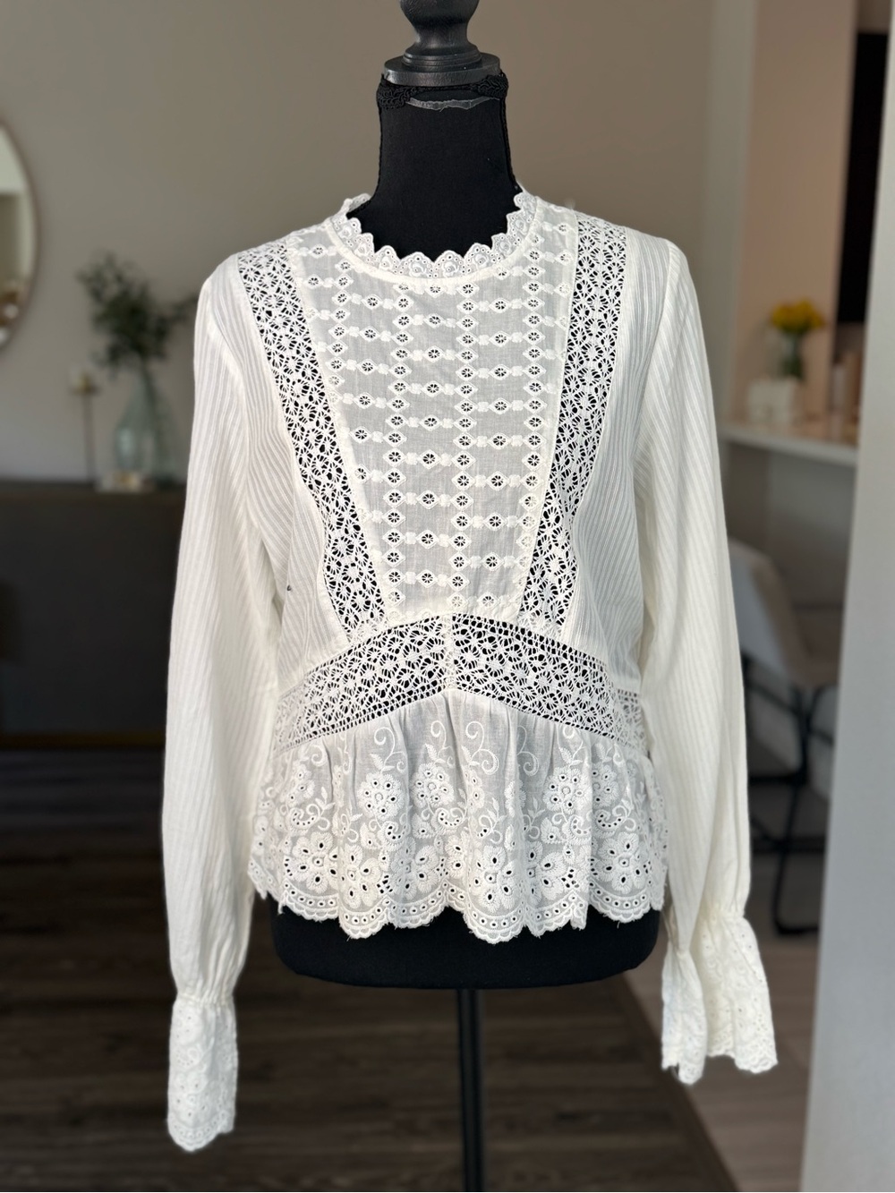 Heartloom White Lace Eyelet Blouse Long Sleeve Size M NWT